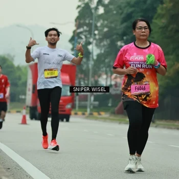 Runner Photo 7047015