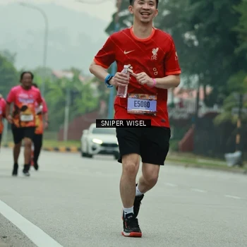 Runner Photo 7047032