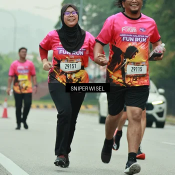 Runner Photo 7047084