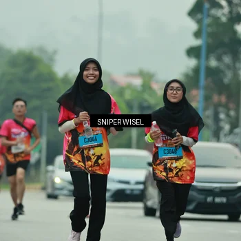 Runner Photo 7047123