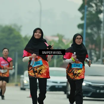 Runner Photo 7047135