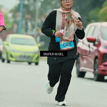 Runner Photo 7049000