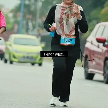 Runner Photo 7049001