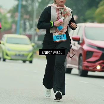 Runner Photo 7049002