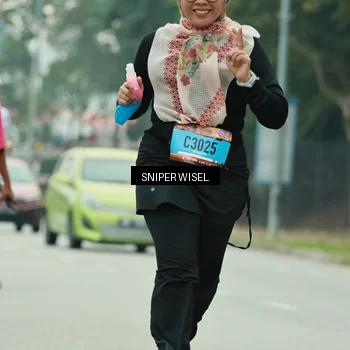 Runner Photo 7049024