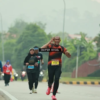 Runner Photo 7049678