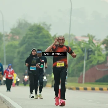 Runner Photo 7049680