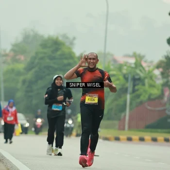 Runner Photo 7049692