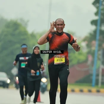 Runner Photo 7049702