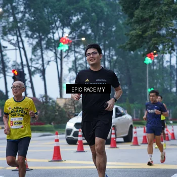 Runner Photo 7051073