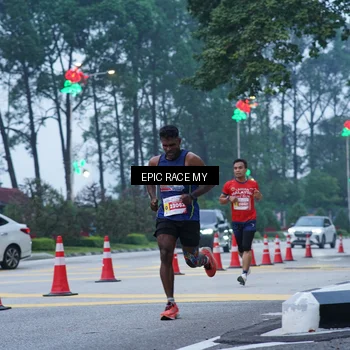Runner Photo 7051105