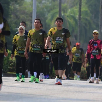Runner Photo 7051505