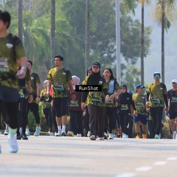 Runner Photo 7051574