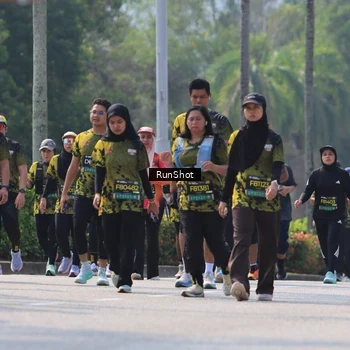 Runner Photo 7051623
