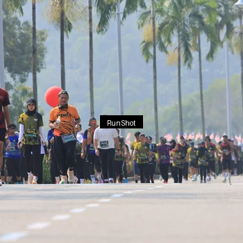 Runner Photo 7051655