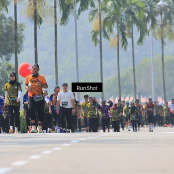 Runner Photo 7051660