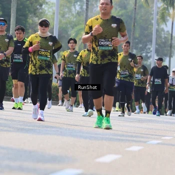 Runner Photo 7051678
