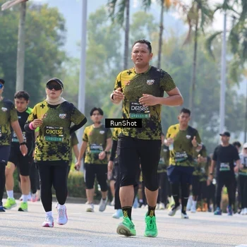 Runner Photo 7051740