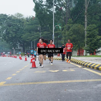 Runner Photo 7053100