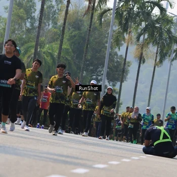 Runner Photo 7053943