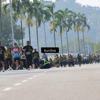 Runner Photo 7054001