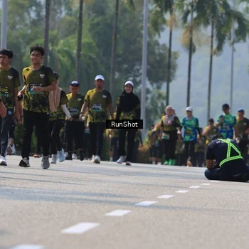 Runner Photo 7054002