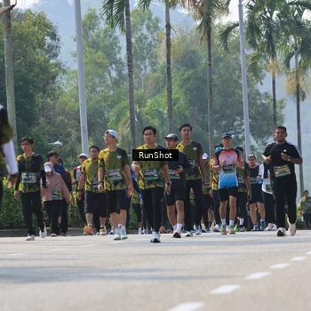 Runner Photo 7054012