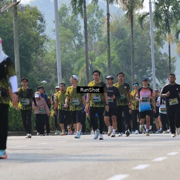 Runner Photo 7054017