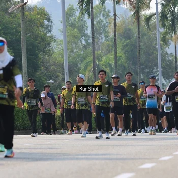 Runner Photo 7054019