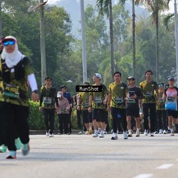 Runner Photo 7054033