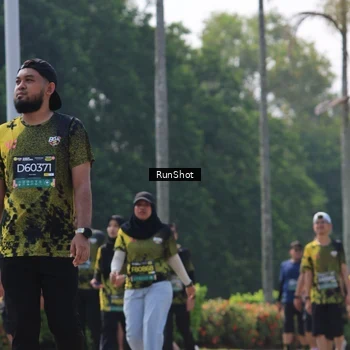 Runner Photo 7054043