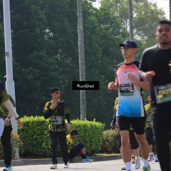 Runner Photo 7054053