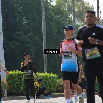 Runner Photo 7054054
