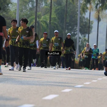 Runner Photo 7054055