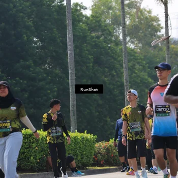 Runner Photo 7054056
