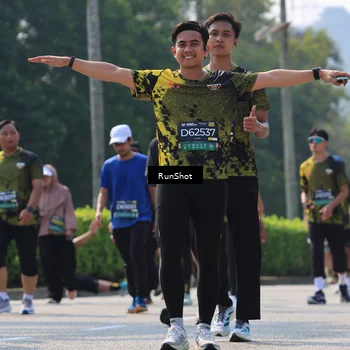 Runner Photo 7054095