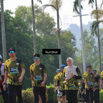 Runner Photo 7054119
