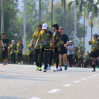 Runner Photo 7054149