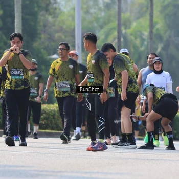 Runner Photo 7054283