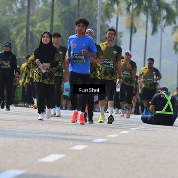 Runner Photo 7054575