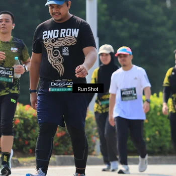 Runner Photo 7055002