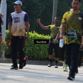 Runner Photo 7055058
