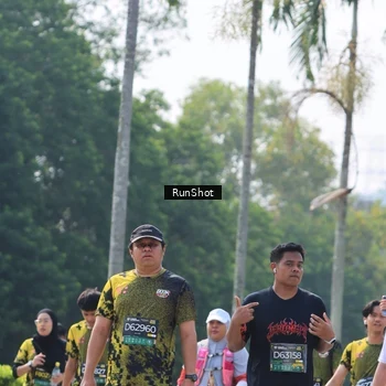 Runner Photo 7055214