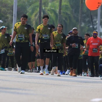 Runner Photo 7055477