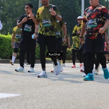 Runner Photo 7055623