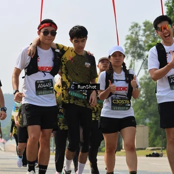 Runner Photo 7055737