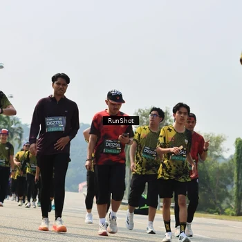 Runner Photo 7056045