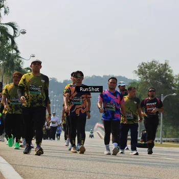 Runner Photo 7056218