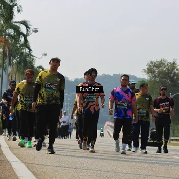 Runner Photo 7056219