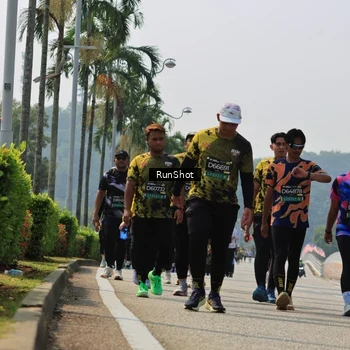 Runner Photo 7056235